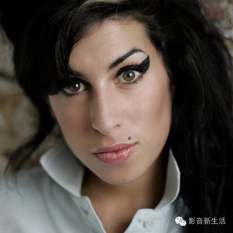 震撼心灵的女声吟唱,一听就让人着迷的女烟嗓