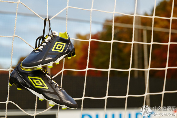 黑色钻石：UMBRO茵宝推出第二代VELOCITA130英镑