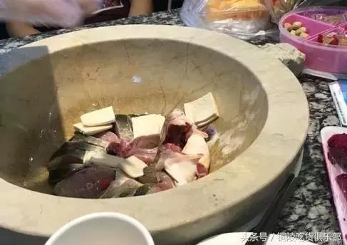 大家都来评评理！这种带个大草帽的火锅在铜陵能火爆？