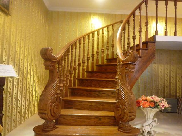 楼中楼楼梯下面的空间大怎么设计,楼中楼楼梯设计图全套