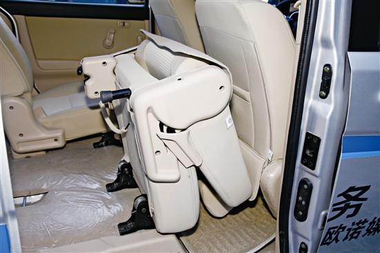 五菱宏光挑战丰田霸道4.0,五菱宏光挑战一切