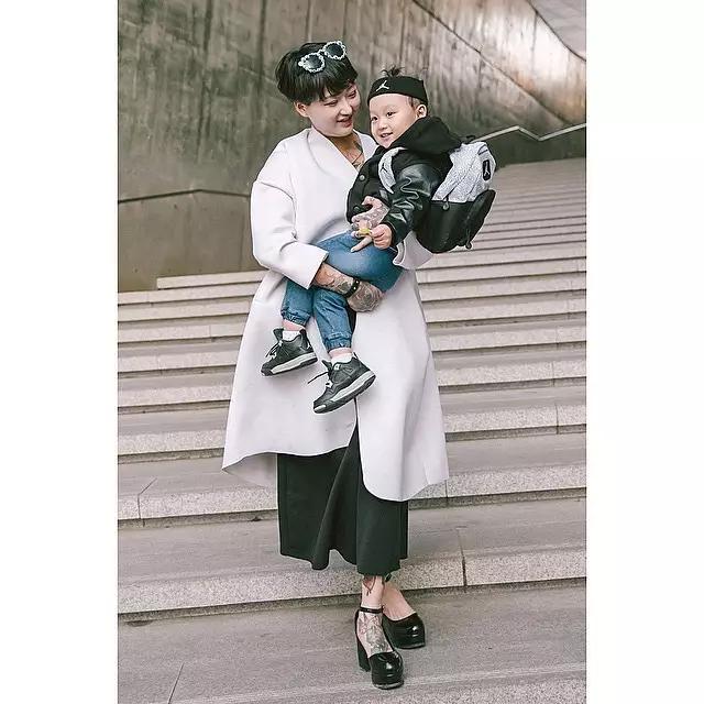 韩系休闲风简约好驾驭的早春穿搭,韩系风街拍穿搭