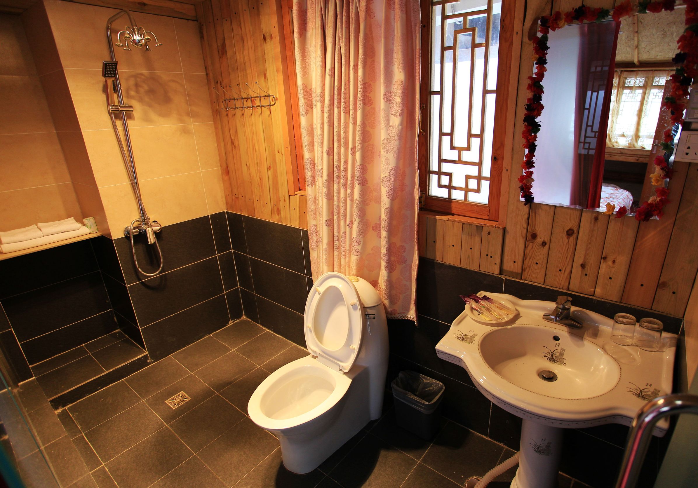 丽江束河民宿客栈出售600平,丽江古城束河客栈民宿推荐