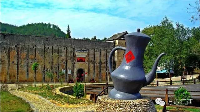 百丈龙潭指的就是江西的龙南县,福建百丈龙潭景点