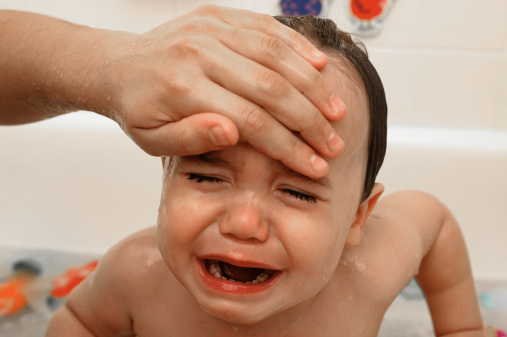 天气突变，警惕宝宝病毒感染发烧！正确处理方法是？