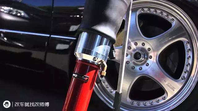 下面的“气”势：趴地要美，姿势必须标准