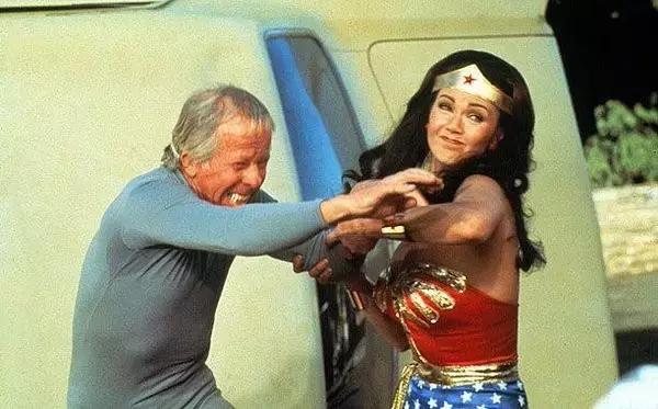 超模gigi防身,超模Gigi因携带大麻被抓