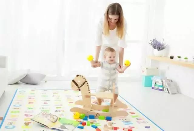半岁宝宝爬行垫大小,如何给宝宝挑选一款安全的爬行垫