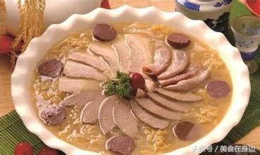 东北杀年猪杀猪菜做法,东北农村杀年猪请人喝酒吃杀猪菜