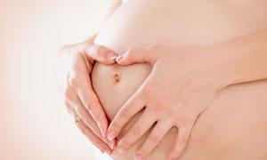 孕妇裹肚子不让婴儿发育过快,孕妈受刺激容易早产