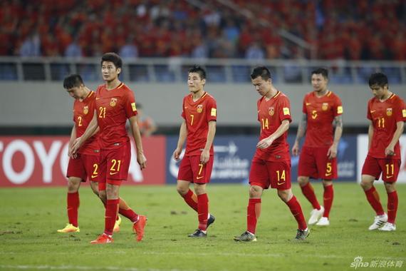 国足那么臭，还不如看看这些球场上的活宝呢！（爆笑）