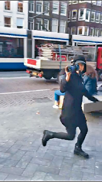 比伯贾斯汀街头,贾斯汀比伯自曝出现面瘫