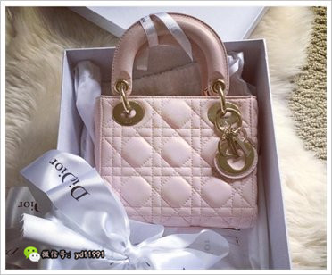 女友每月花男友十几万续集,女友每个月花费6000