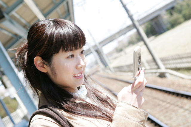 手机贴膜会导致屏幕眩光,手机贴防窥膜影响屏幕亮度吗