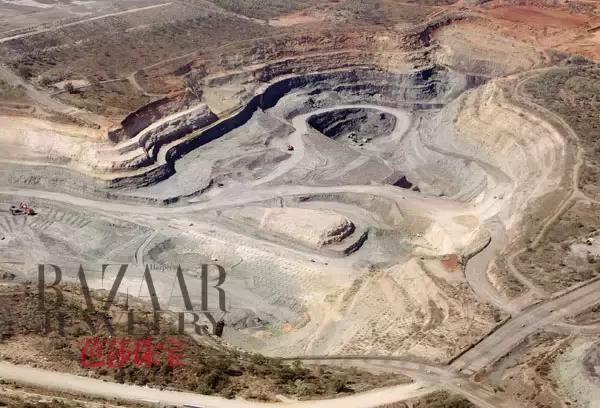 天然钻石的美,钻石的光芒是五彩的吗