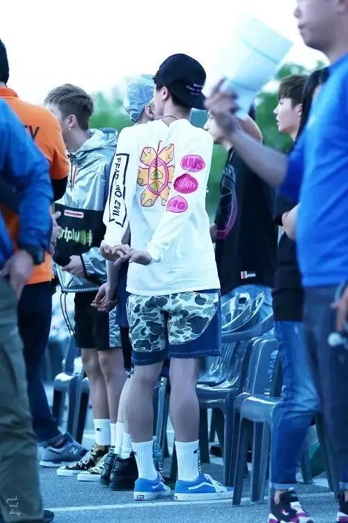 穿了一件很喜欢的卫衣,champion卫衣连帽和圆领