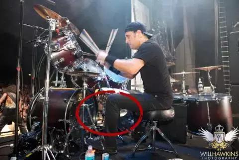 抖腿不是病,只因儿时一不小心见过洗脸盆