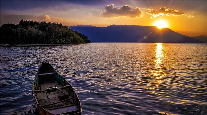 八成大中华歌手是他的粉丝，周华健还成为第一个买单者，他是谁？