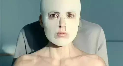 上帝缘何创造女人：看精神分析家阿琳细腻剖析恐怖片《吾栖之肤》