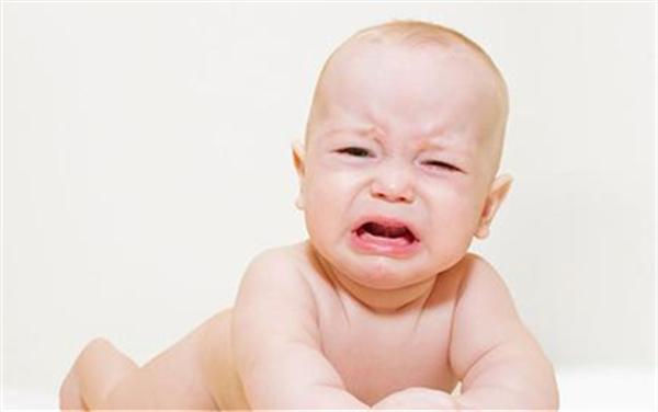 宝宝的尿布疹反复发作,宝宝有尿布疹和颈部皮疹