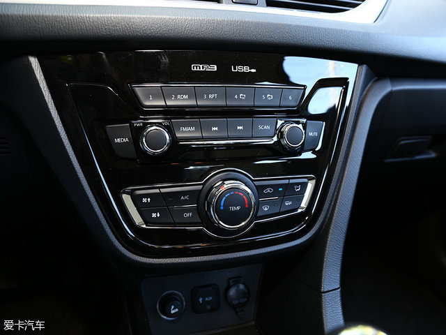 悦翔v71.0t和1.6l对比,悦翔v715款1.6l自动乐享怎么样