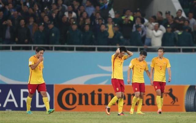 国足媒体热议国足惨败,国足被骂那么多他们有何反应