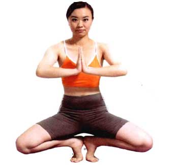 菩提叶式瑜伽锻炼女性双腿肌肉