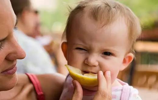 宝宝长水痘妈妈应该怎样预防,四个月宝宝出水痘有什么并发症
