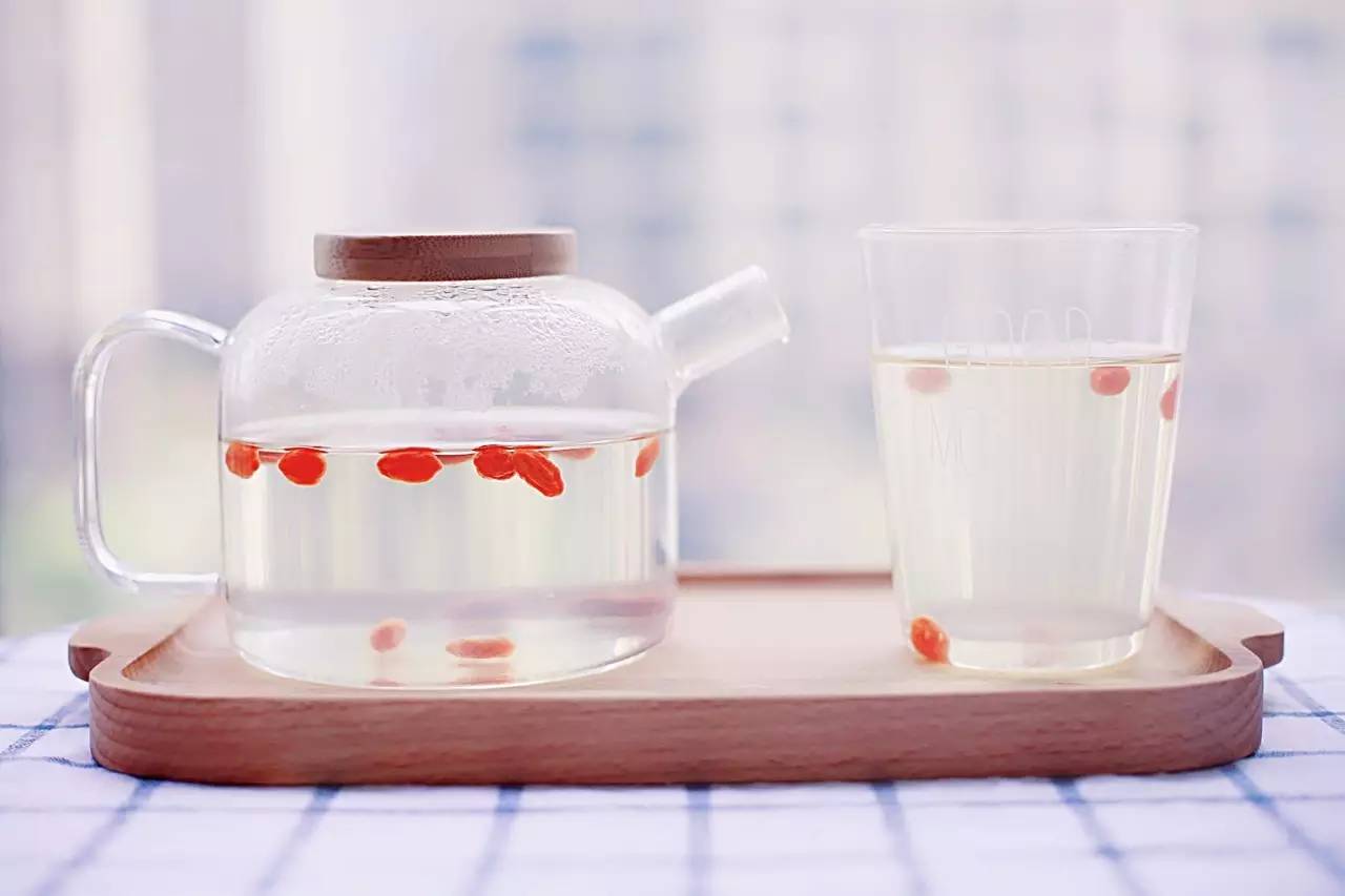 花很少的钱去挣很多钱,花很少钱就能买到的快乐