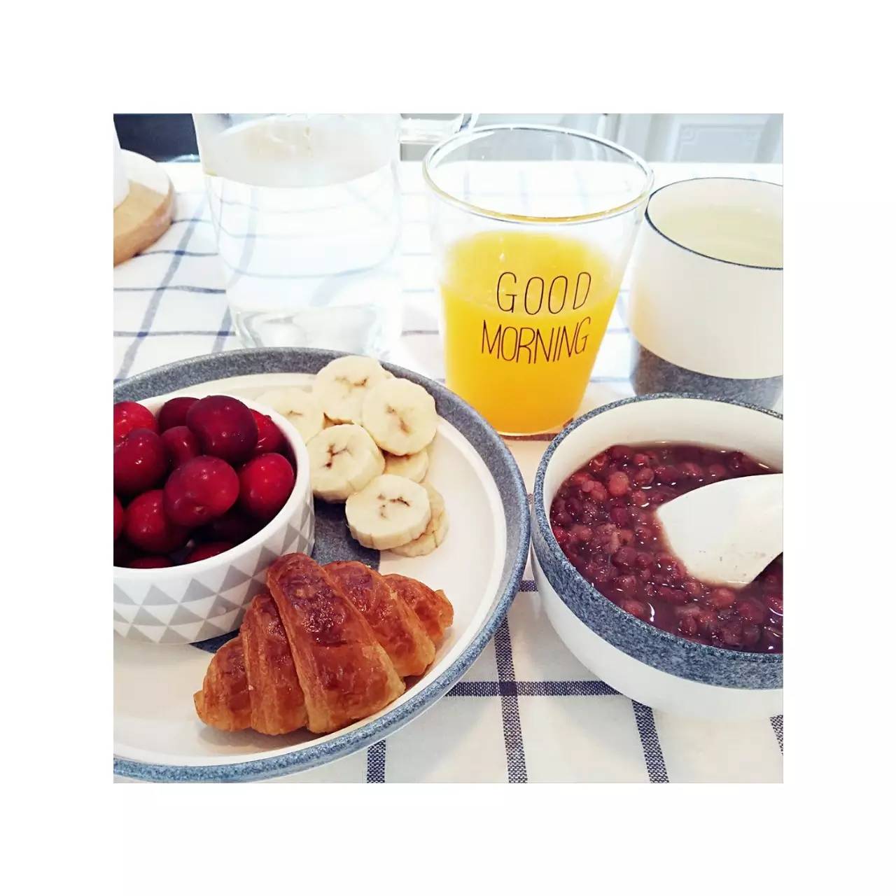 花很少的钱去挣很多钱,花很少钱就能买到的快乐