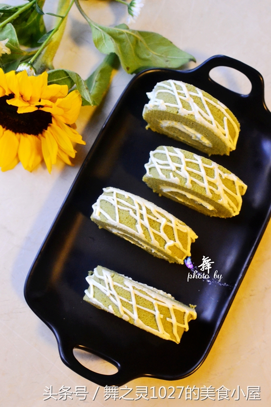 抹茶蛋糕卷的奶油,抹茶蛋糕卷配粉色