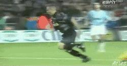 通过几个动作快速分辨业余足球场上的高手