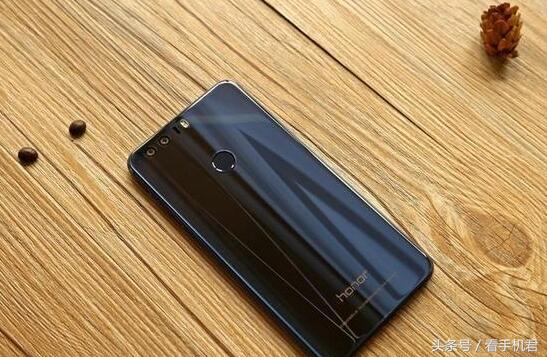 荣耀x70和opporeno8哪个好,荣耀80和vivox70哪个更好