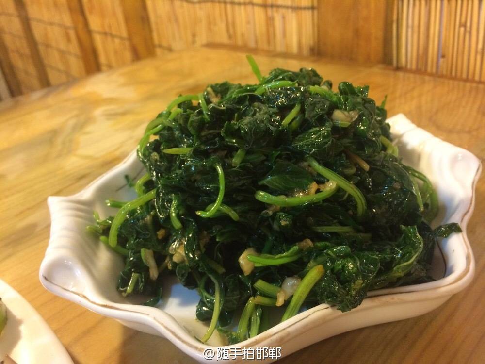 邯郸滏西大街上这家店一般晚上8点后就不要去了！因为没的吃了啊