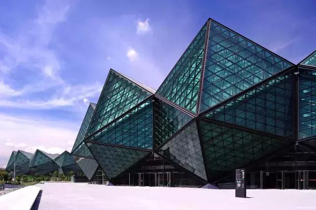 深圳大运中心体育馆设计理念,深圳大运中心体育馆多少钱建造
