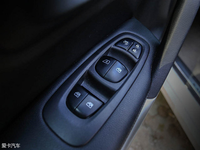 不看颜值靠性能的车,16年雷诺科雷嘉四驱评测