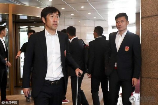 中国足球队赢球进入12强,12强赛如果赢了会怎样