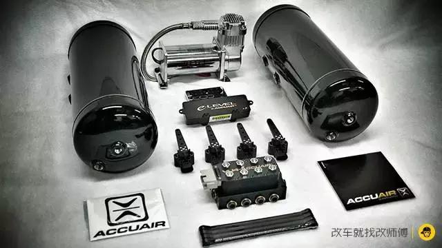 下面的“气”势：趴地要美，姿势必须标准