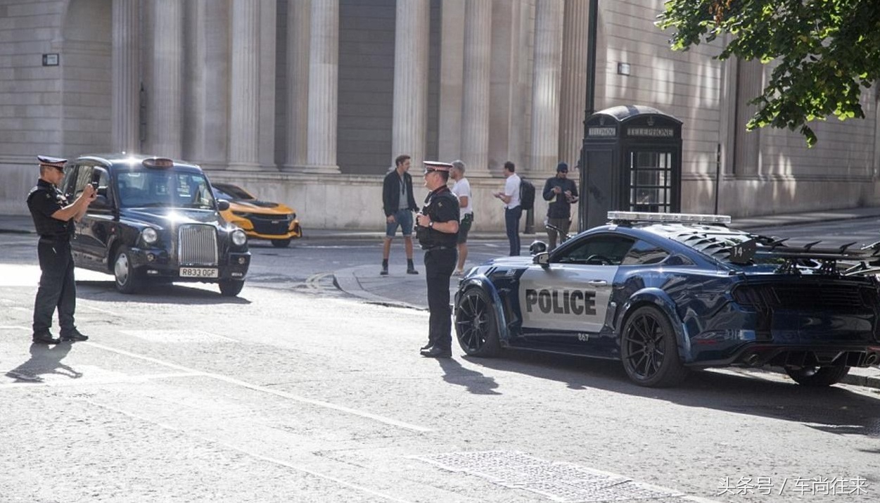 变形金刚5超帅的大黄蜂,变形金刚5里面的黑色越野车