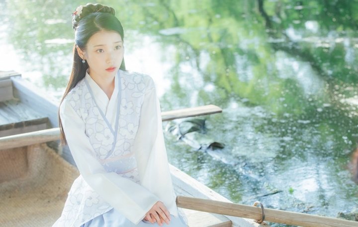 韩版步步惊心iu雨中下跪,韩版步步惊心片尾曲iu