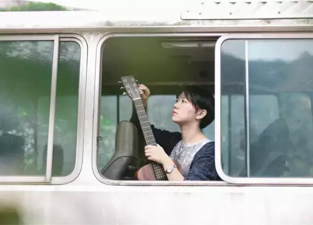 一首《借我》:听见谢春花,我什么都不想做了