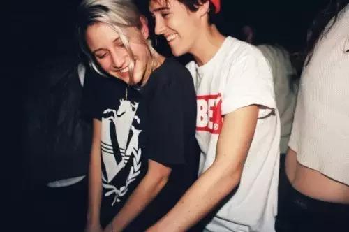 这些潮牌你认识吗街头采访,美国流行十大潮牌