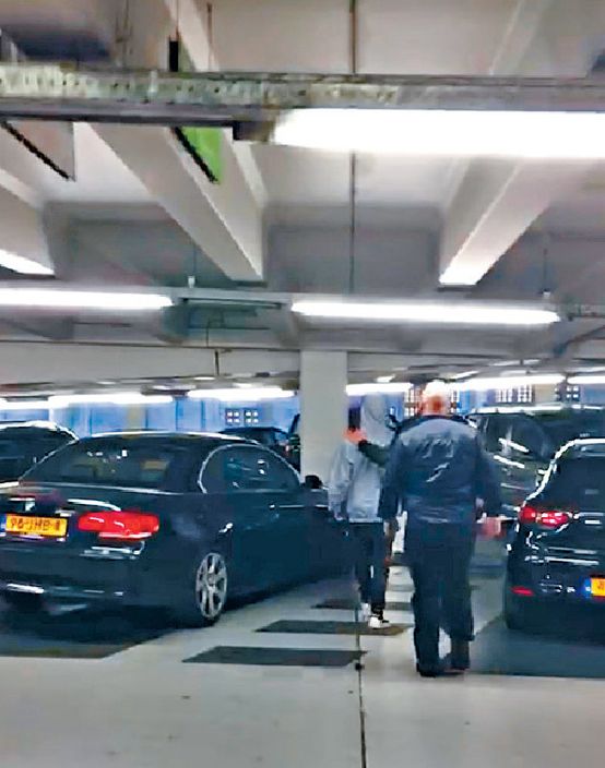 比伯贾斯汀街头,贾斯汀比伯自曝出现面瘫