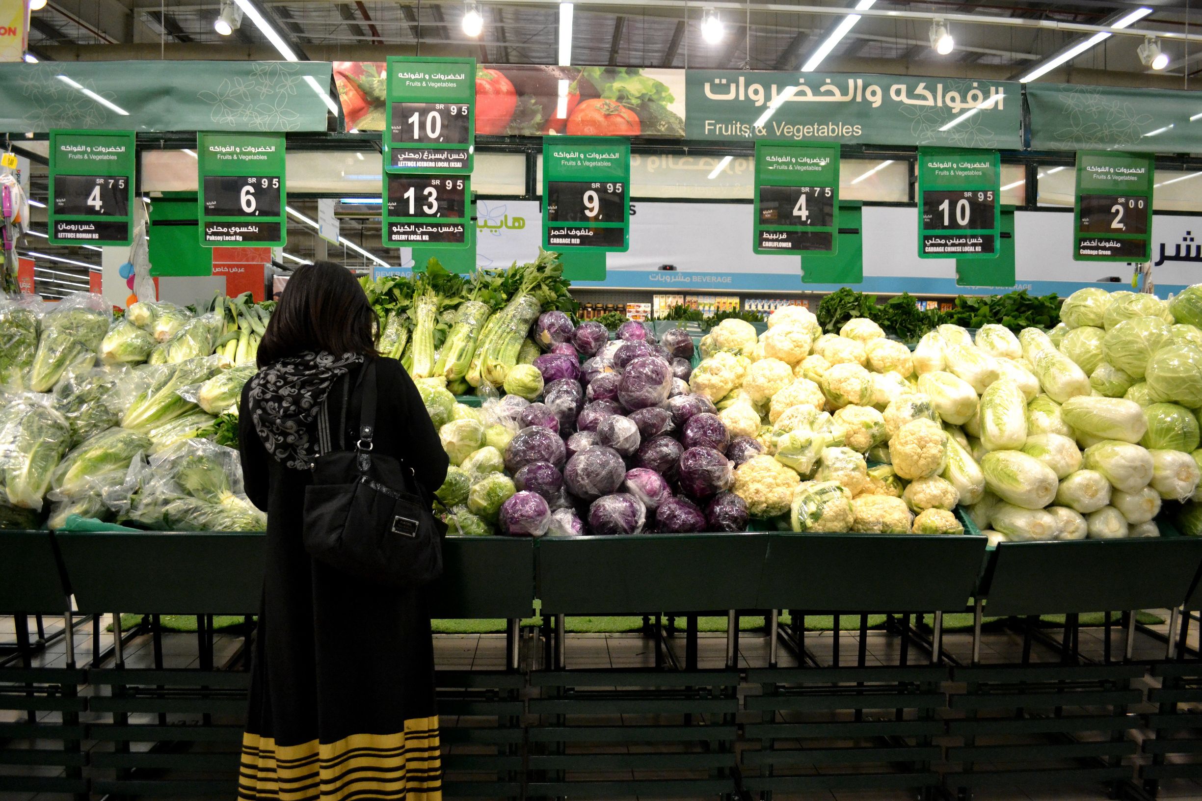 沙特阿拉伯的超市,最爱聘请男收银员