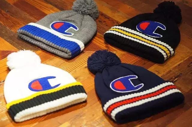 穿了一件很喜欢的卫衣,champion卫衣连帽和圆领