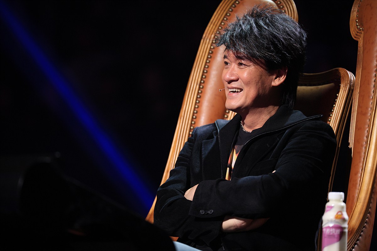 八成大中华歌手是他的粉丝，周华健还成为第一个买单者，他是谁？