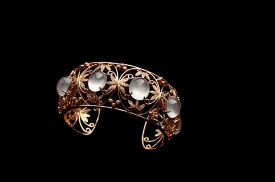 金镶玉掉色修补多少钱,金镶玉上的金子会掉色吗