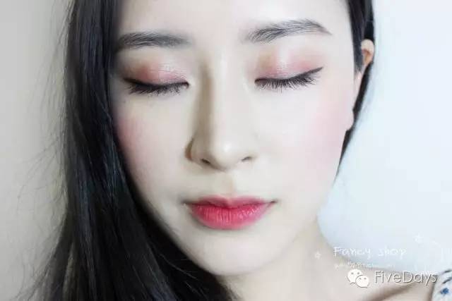 新手手残党如何自己画眼影教程,手残党都会画的眼影超级细腻