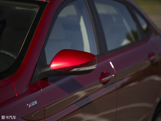 悦翔v71.0t和1.6l对比,悦翔v715款1.6l自动乐享怎么样