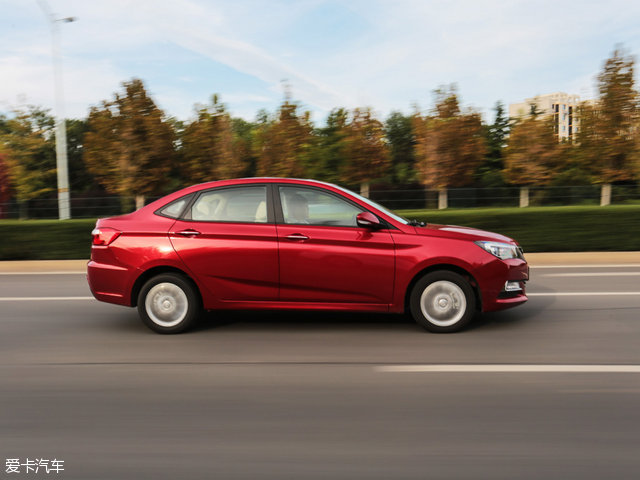 悦翔v71.0t和1.6l对比,悦翔v715款1.6l自动乐享怎么样